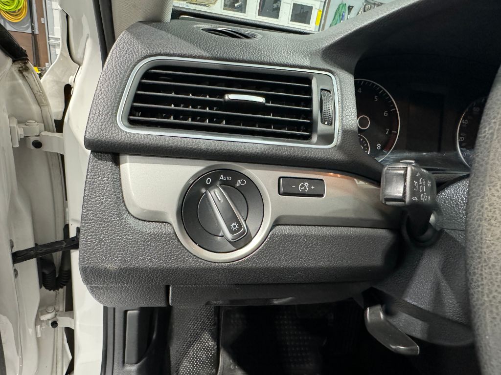 2012 Volkswagen Passat S PZEV photo