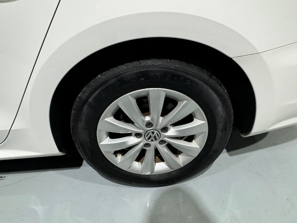 2012 Volkswagen Passat S PZEV photo