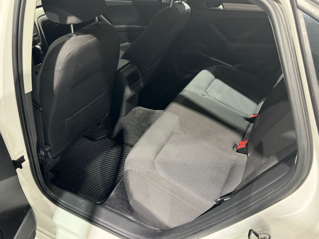 2012 Volkswagen Passat S PZEV photo