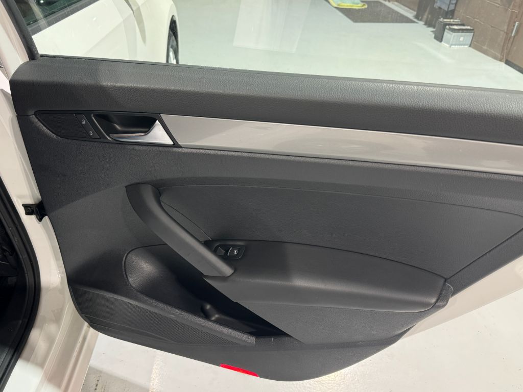 2012 Volkswagen Passat S PZEV photo
