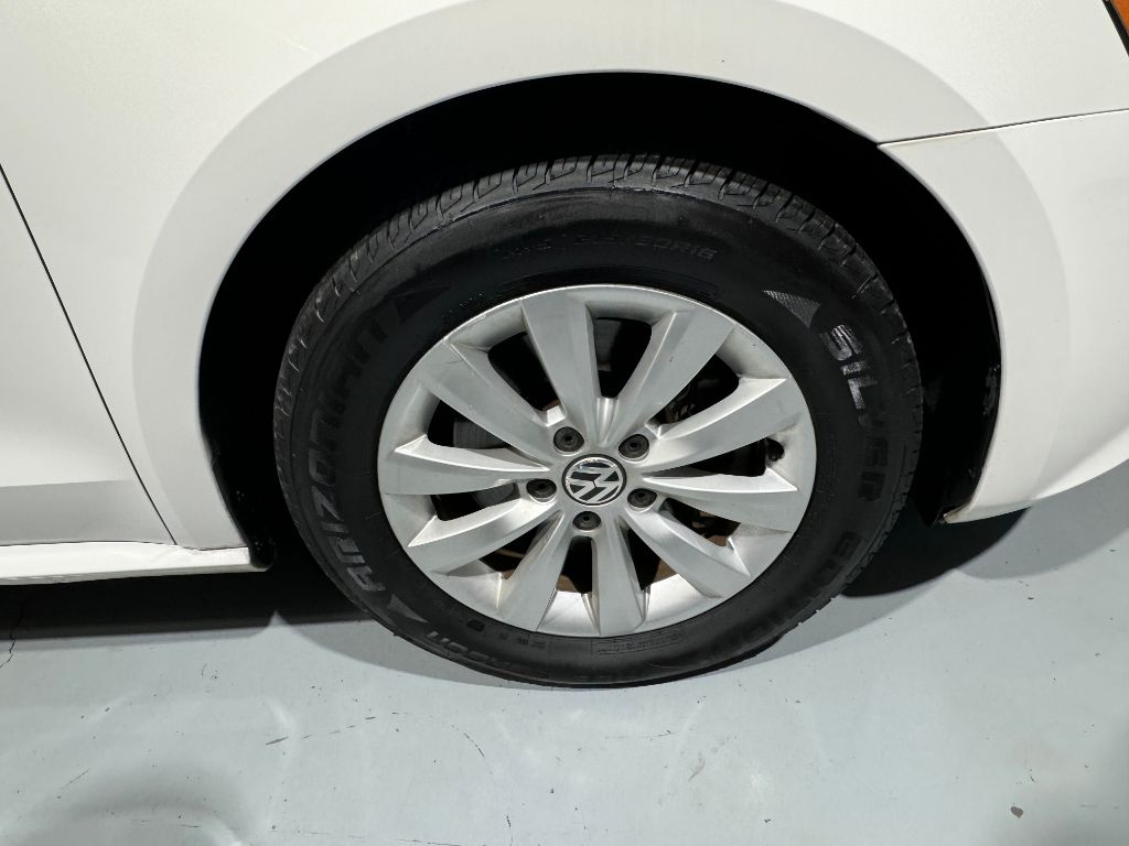 2012 Volkswagen Passat S PZEV photo