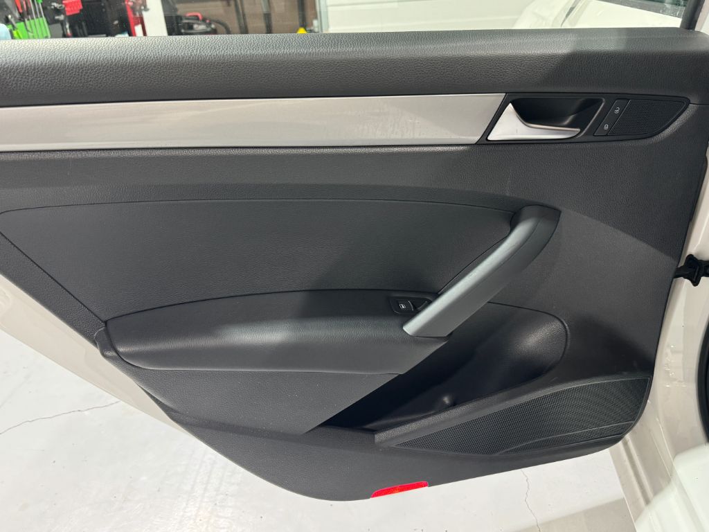 2012 Volkswagen Passat S PZEV photo
