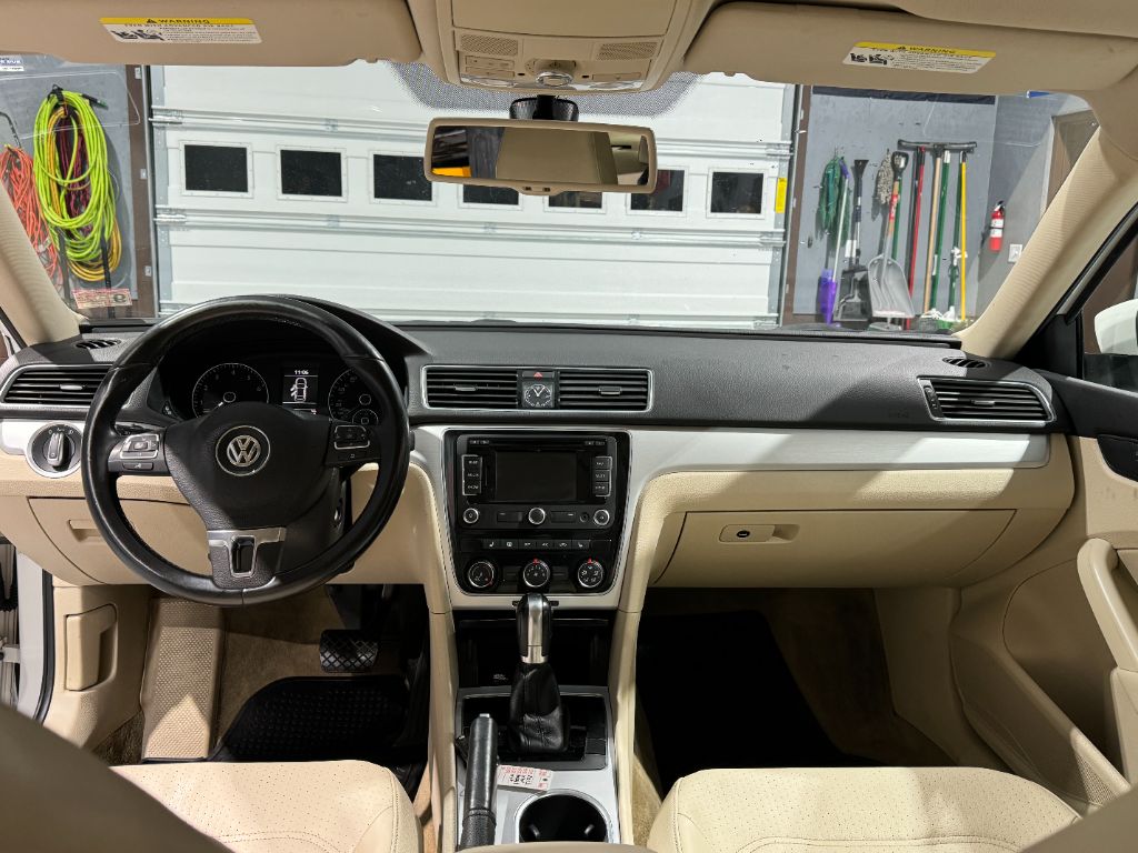 2013 Volkswagen Passat SE PZEV photo