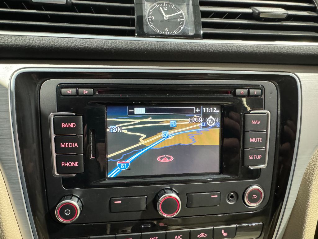 2013 Volkswagen Passat SE PZEV photo