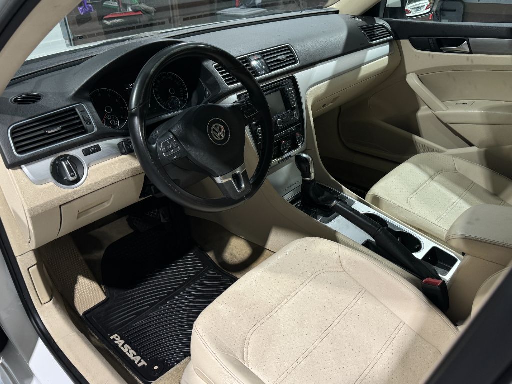 2013 Volkswagen Passat SE PZEV photo