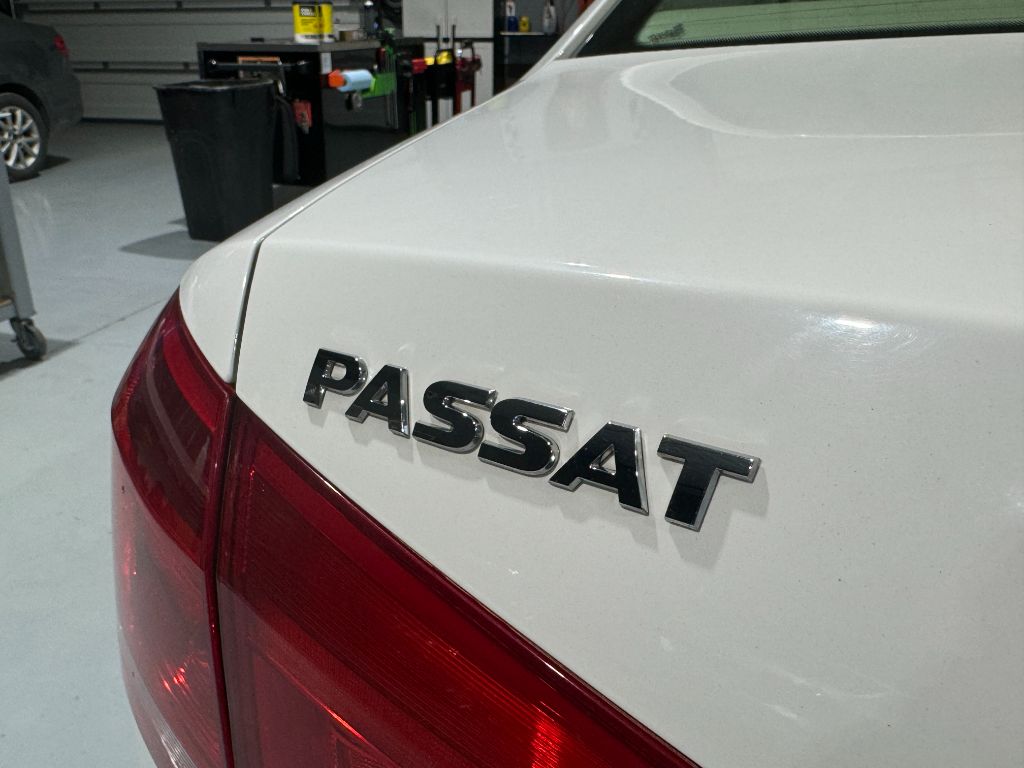 2013 Volkswagen Passat SE PZEV photo