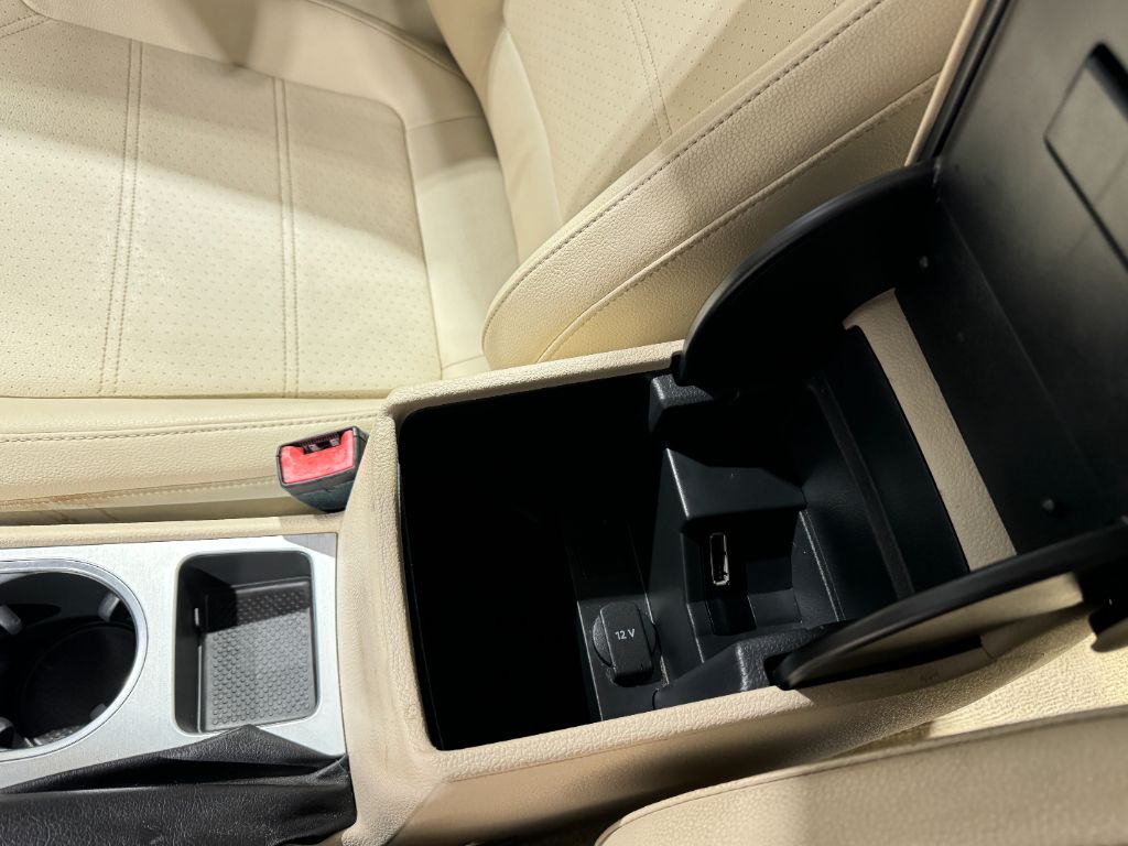 2013 Volkswagen Passat SE PZEV photo