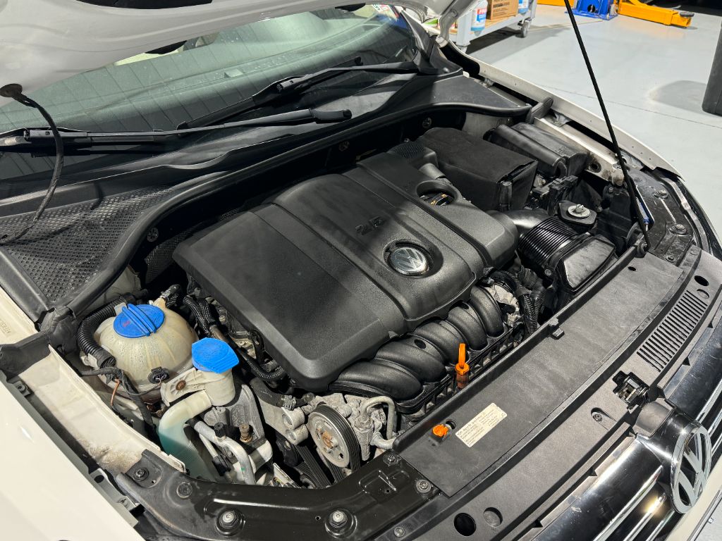 2013 Volkswagen Passat SE PZEV photo