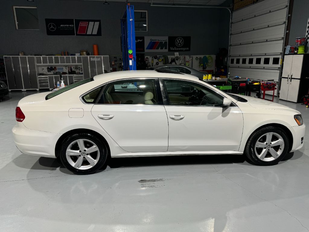 2013 Volkswagen Passat SE PZEV photo