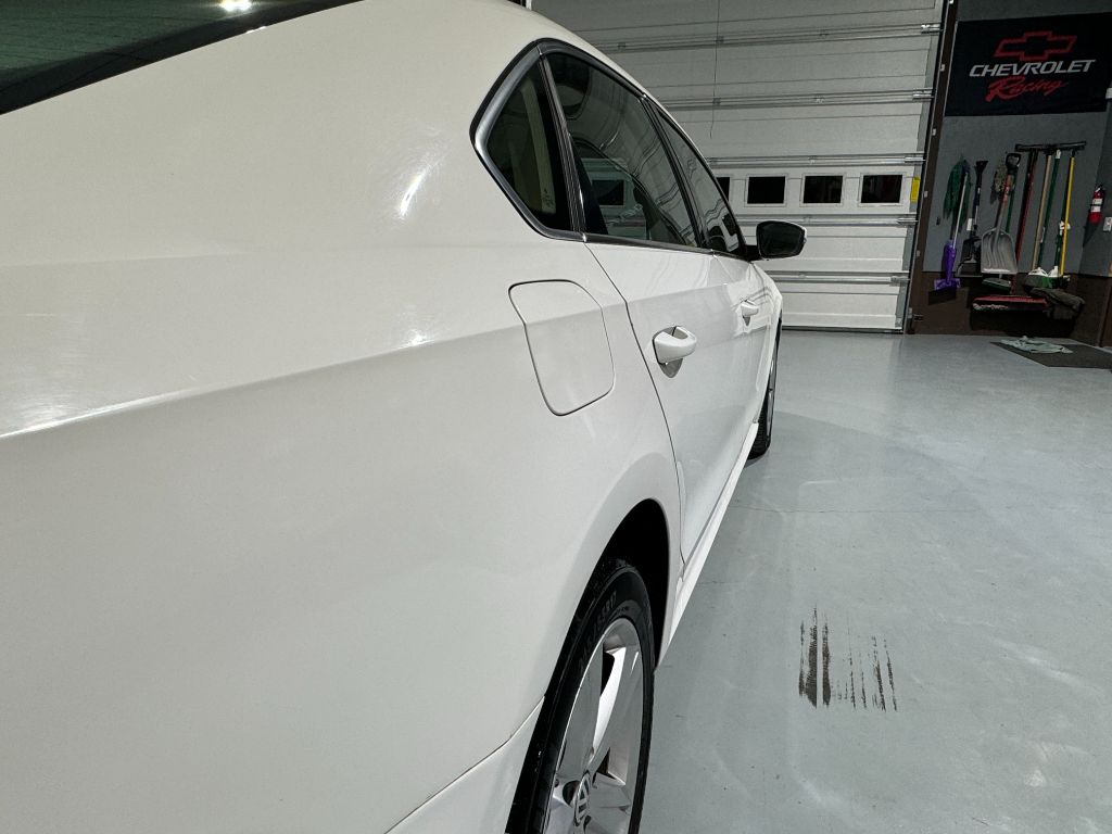 2013 Volkswagen Passat SE PZEV photo