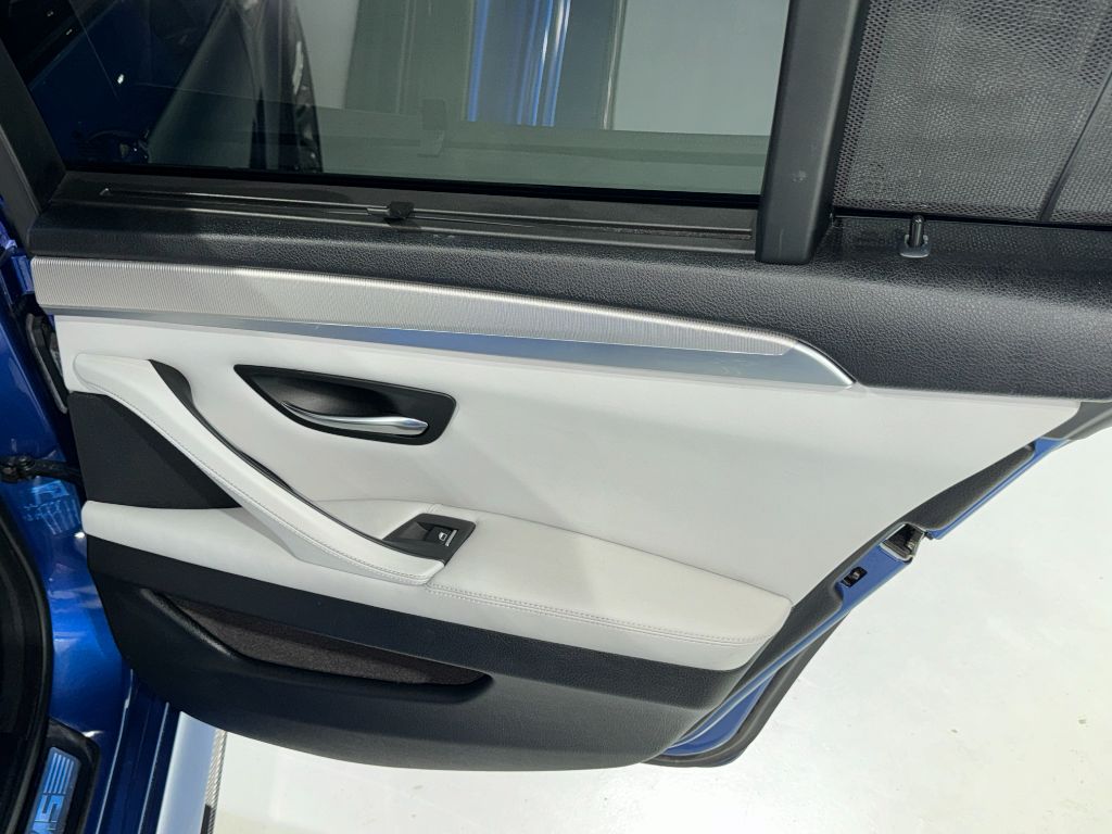 2013 BMW M5 photo
