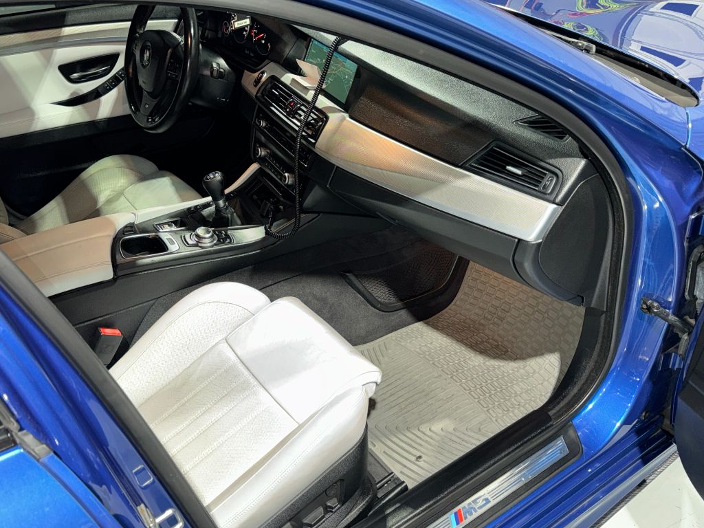 2013 BMW M5 photo