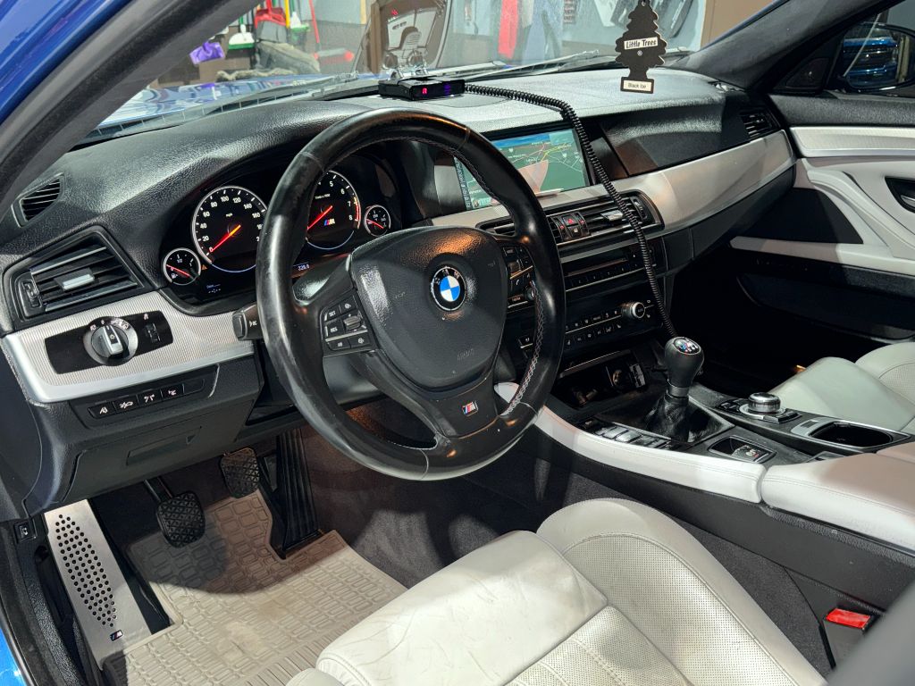 2013 BMW M5 photo