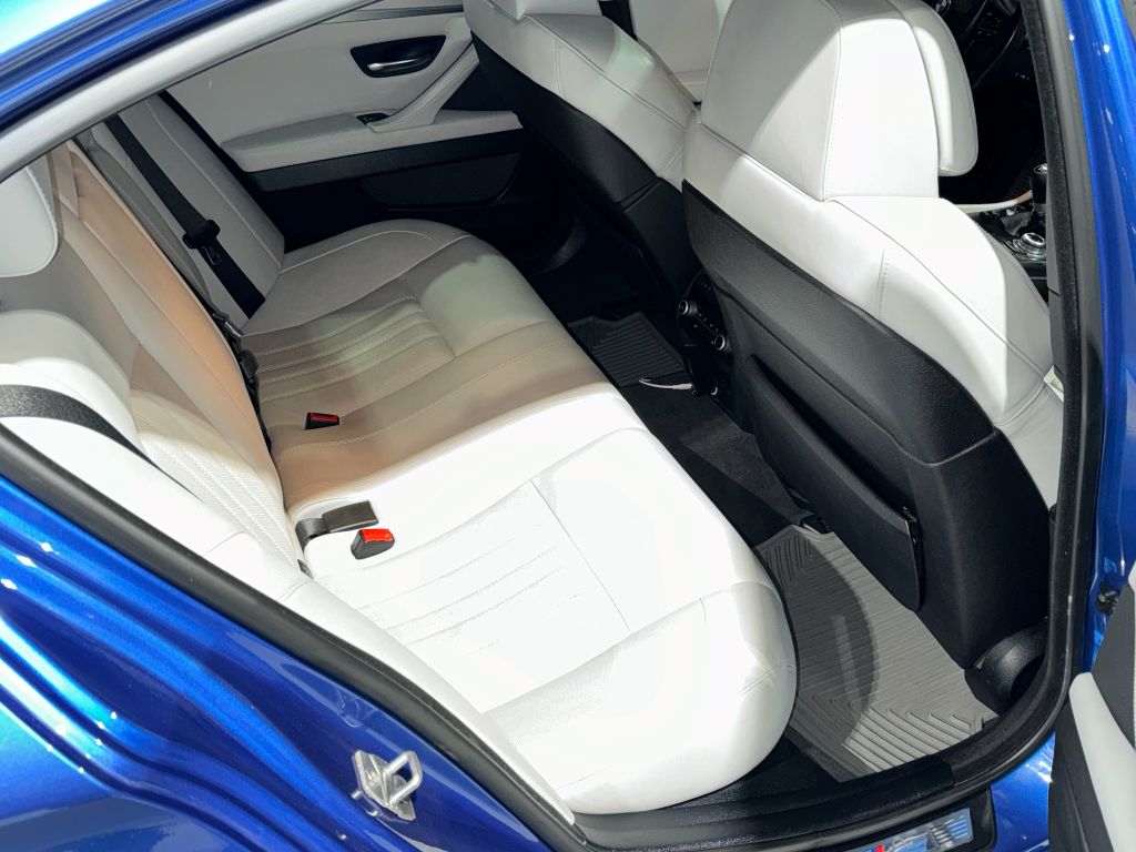 2013 BMW M5 photo