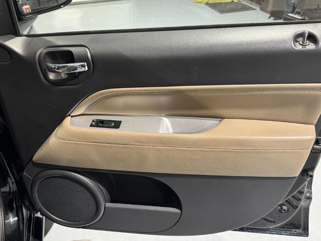 2015 Jeep Compass Latitude photo