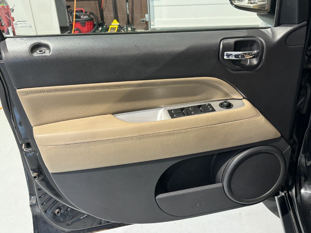 2015 Jeep Compass Latitude photo