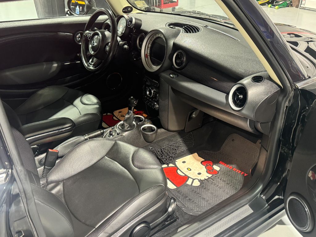 2011 MINI Cooper S photo