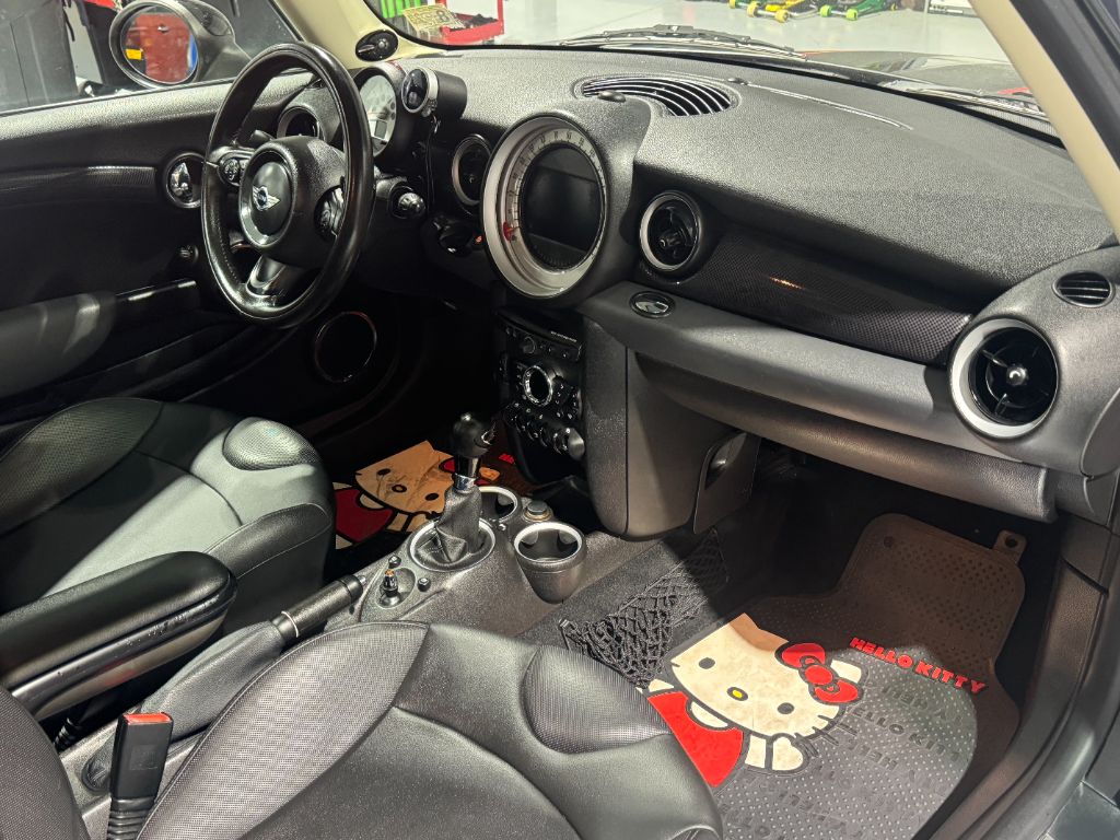 2011 MINI Cooper S photo