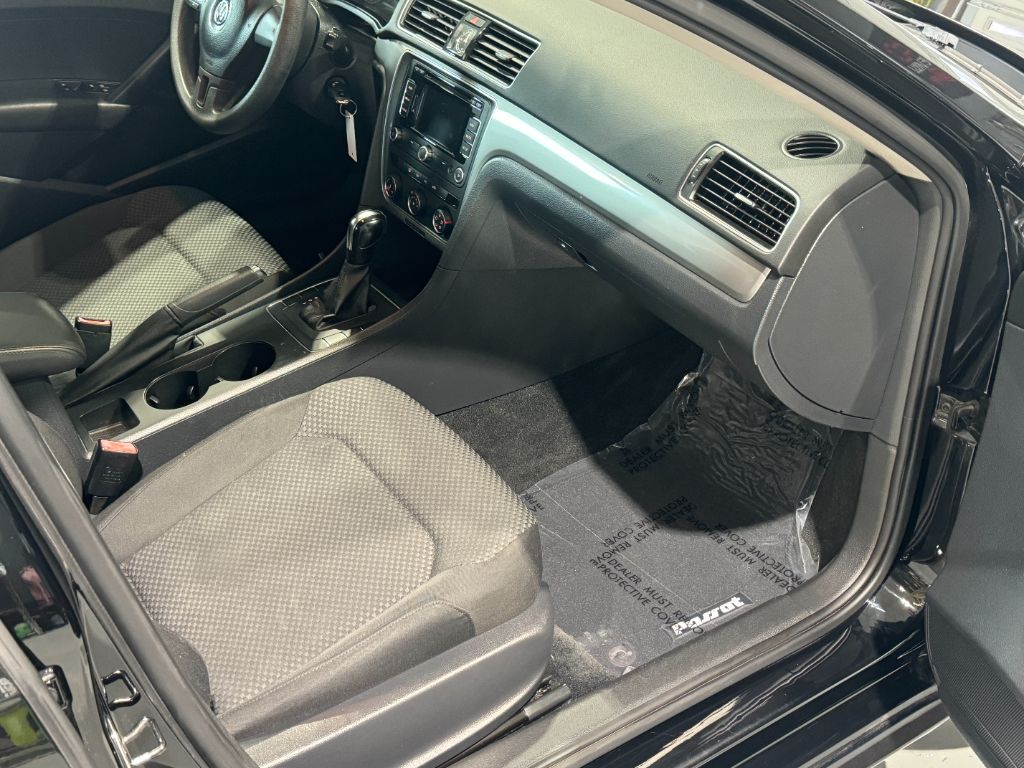 2014 Volkswagen Passat Wolfsburg photo