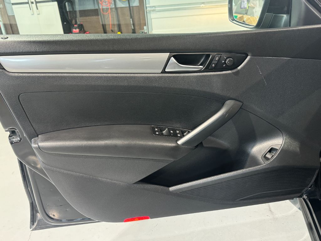 2014 Volkswagen Passat Wolfsburg photo