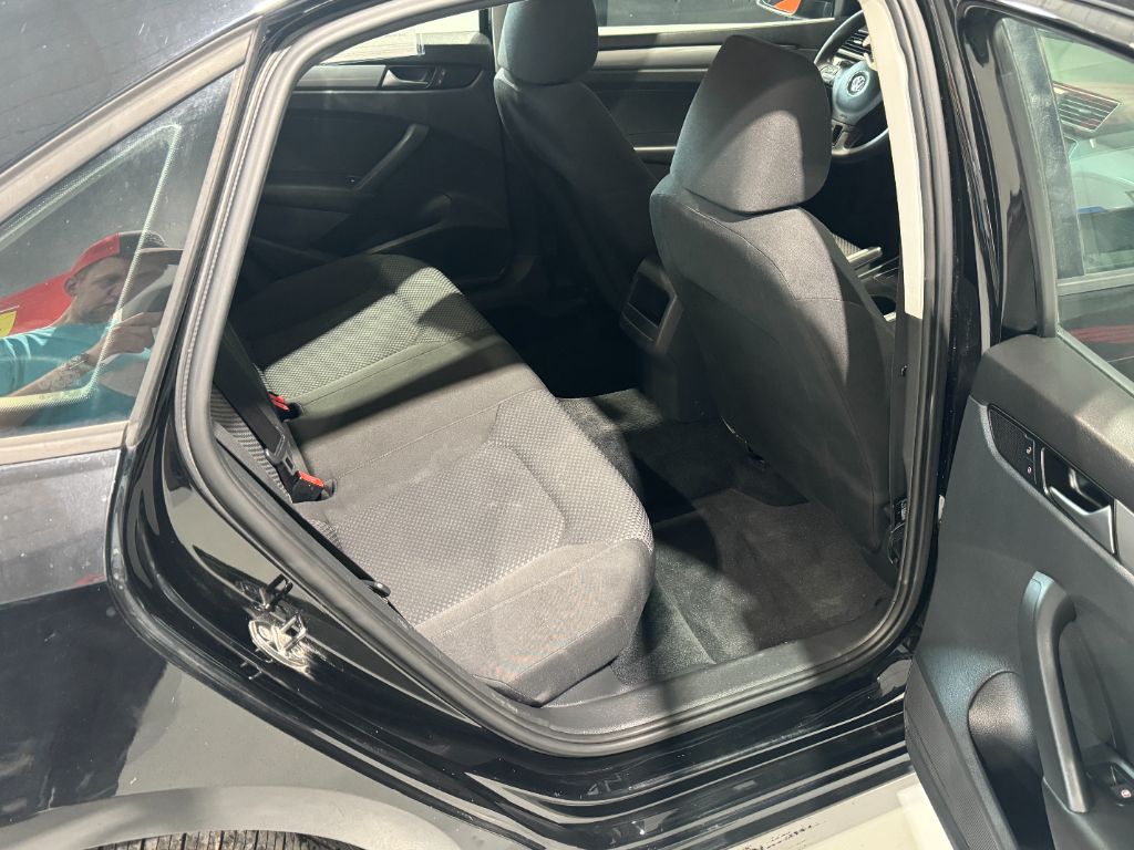 2014 Volkswagen Passat Wolfsburg photo