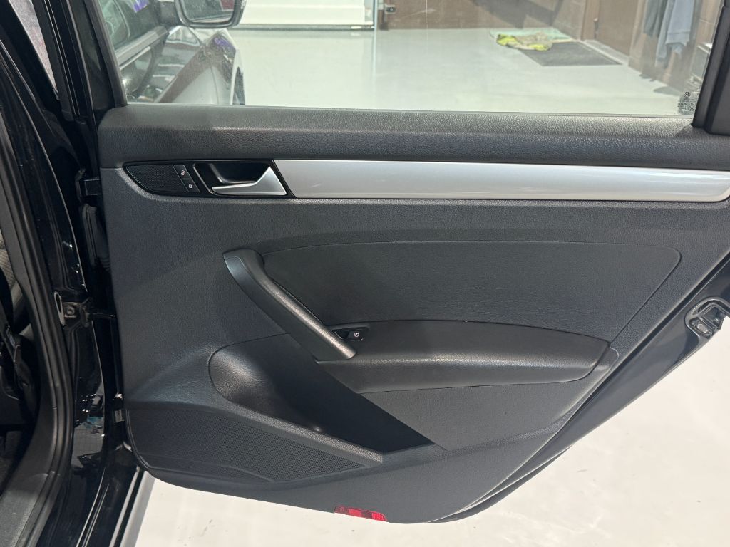 2014 Volkswagen Passat Wolfsburg photo