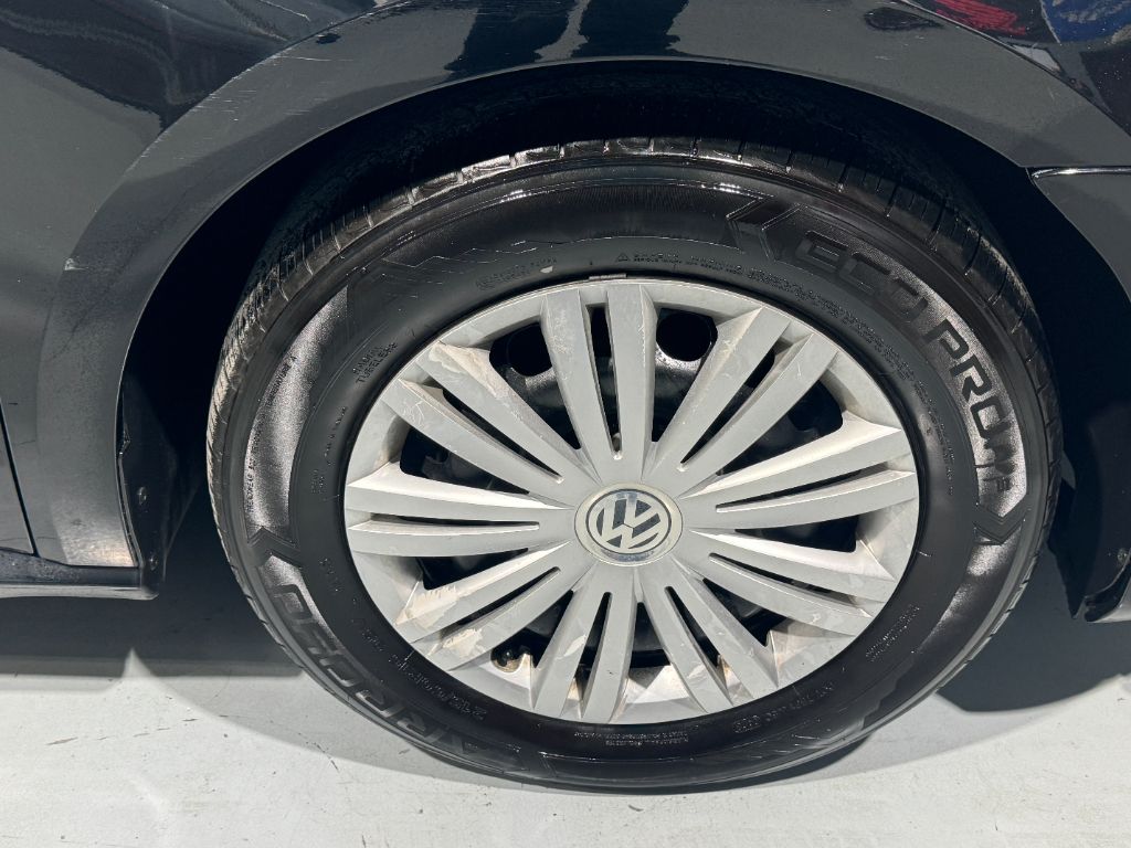 2014 Volkswagen Passat Wolfsburg photo