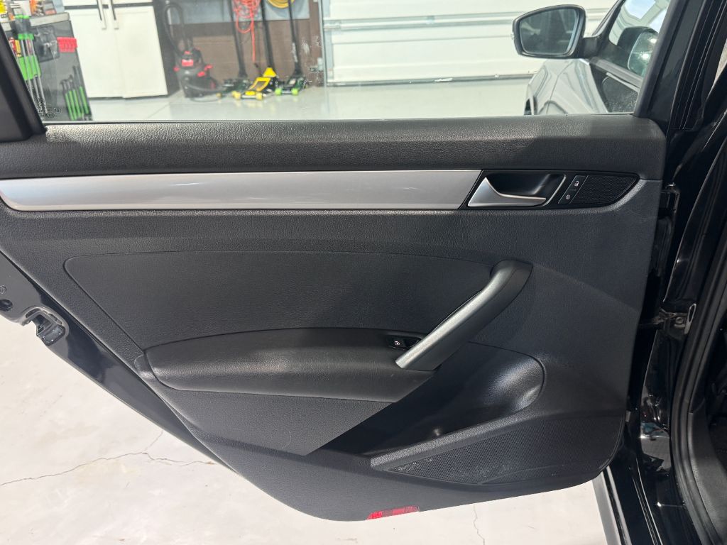 2014 Volkswagen Passat Wolfsburg photo