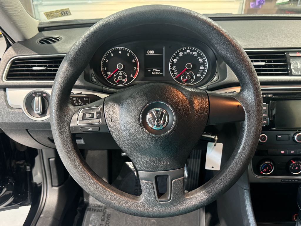 2014 Volkswagen Passat Wolfsburg photo