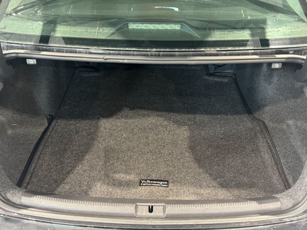 2014 Volkswagen Passat Wolfsburg photo