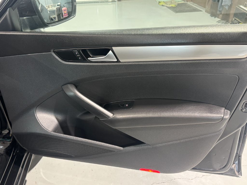 2014 Volkswagen Passat Wolfsburg photo
