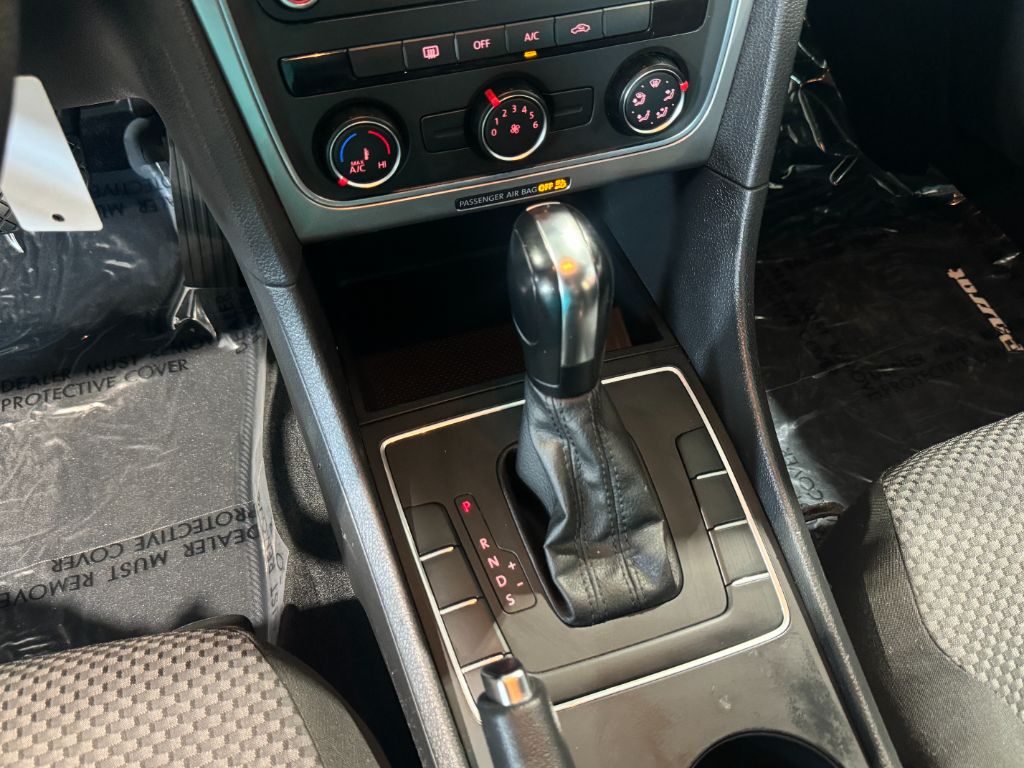 2014 Volkswagen Passat Wolfsburg photo