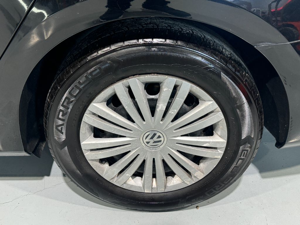 2014 Volkswagen Passat Wolfsburg photo