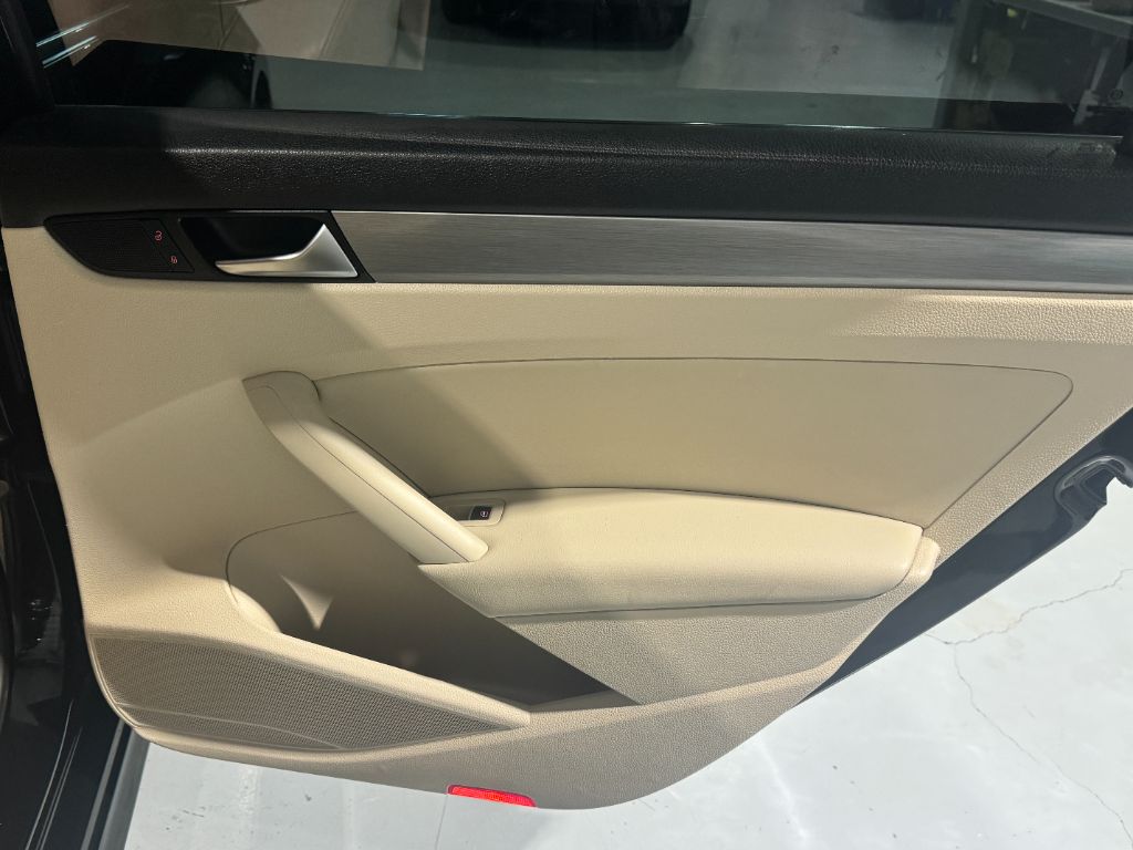 2012 Volkswagen Passat TDI SE photo