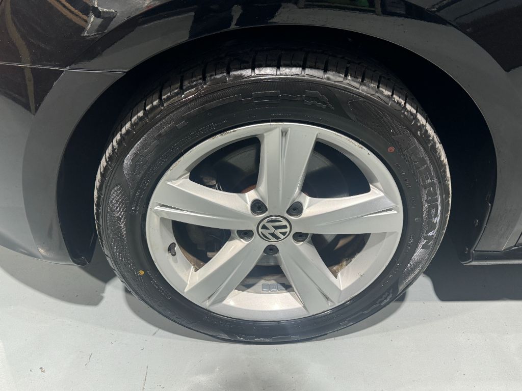 2012 Volkswagen Passat TDI SE photo