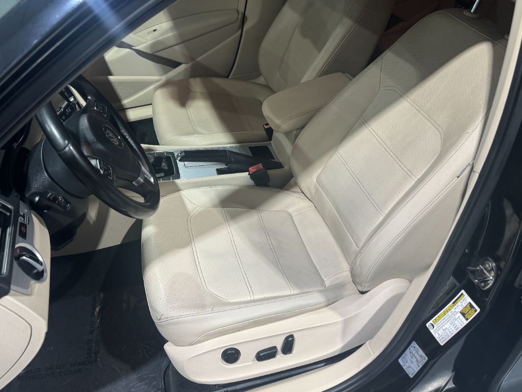 2012 Volkswagen Passat TDI SE photo