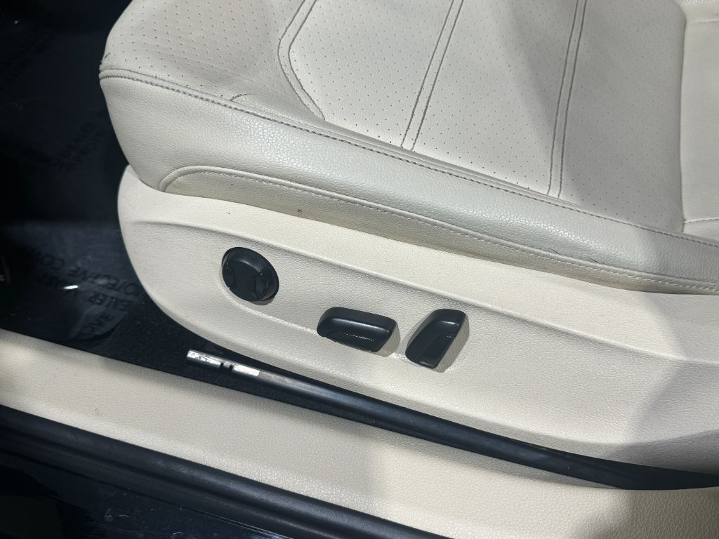 2012 Volkswagen Passat TDI SE photo