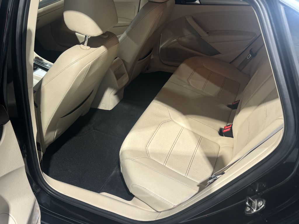 2012 Volkswagen Passat TDI SE photo