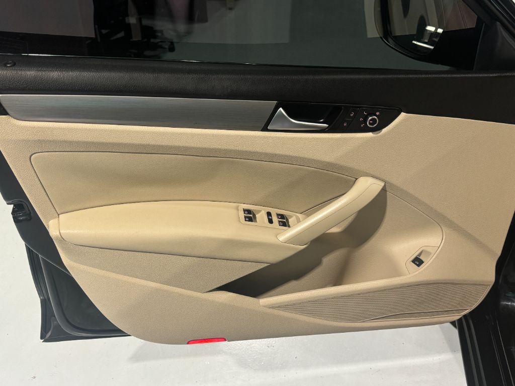 2012 Volkswagen Passat TDI SE photo
