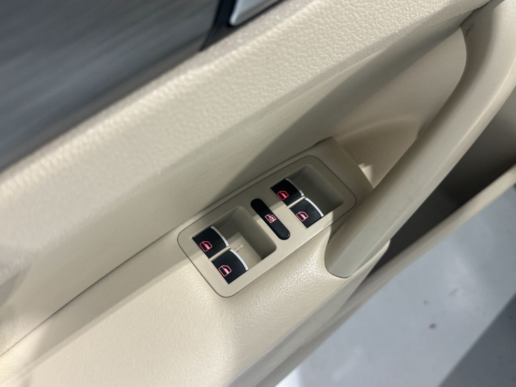 2012 Volkswagen Passat TDI SE photo
