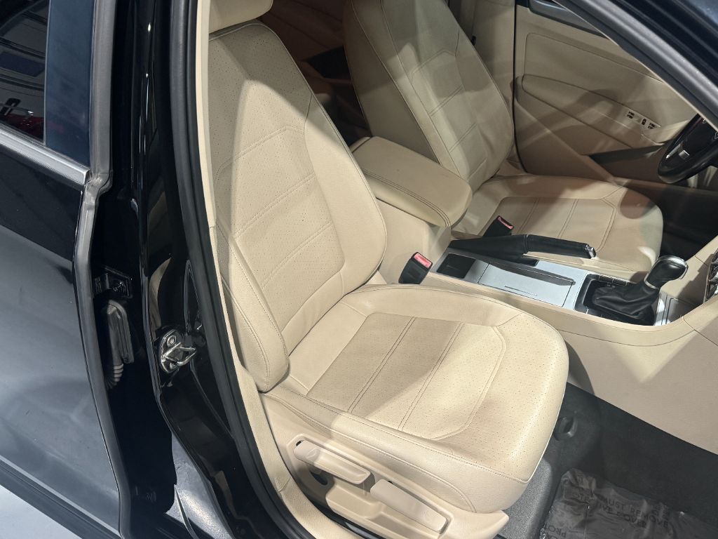 2012 Volkswagen Passat TDI SE photo