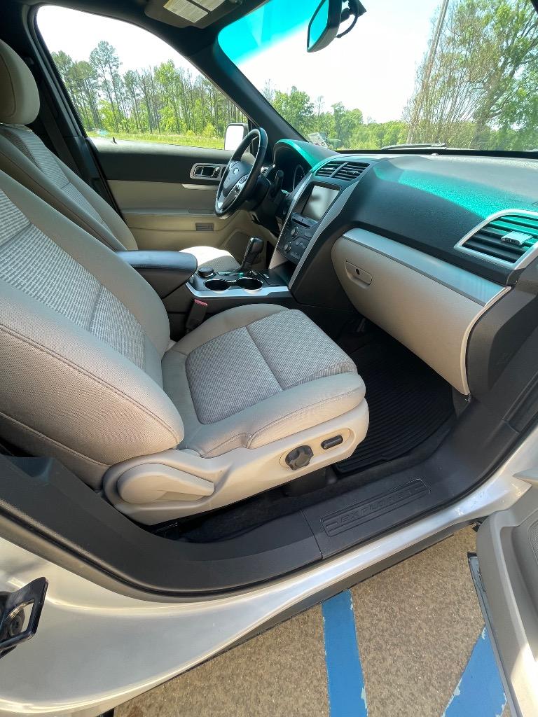 2015 Ford Explorer XLT photo