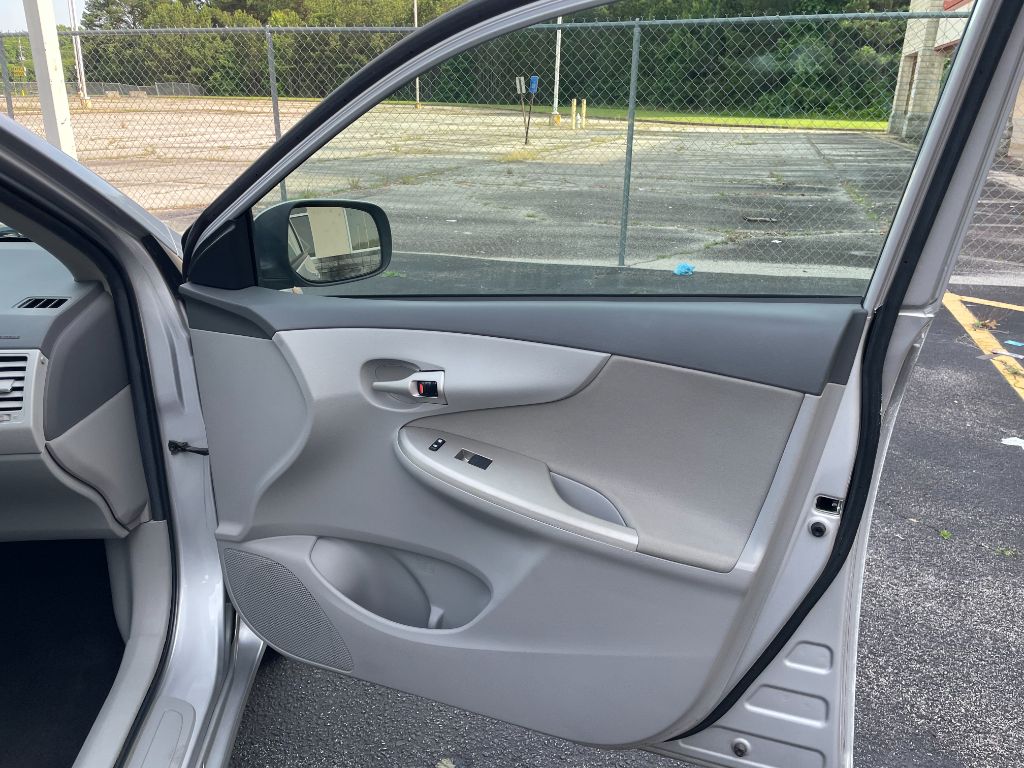 2010 Toyota Corolla photo