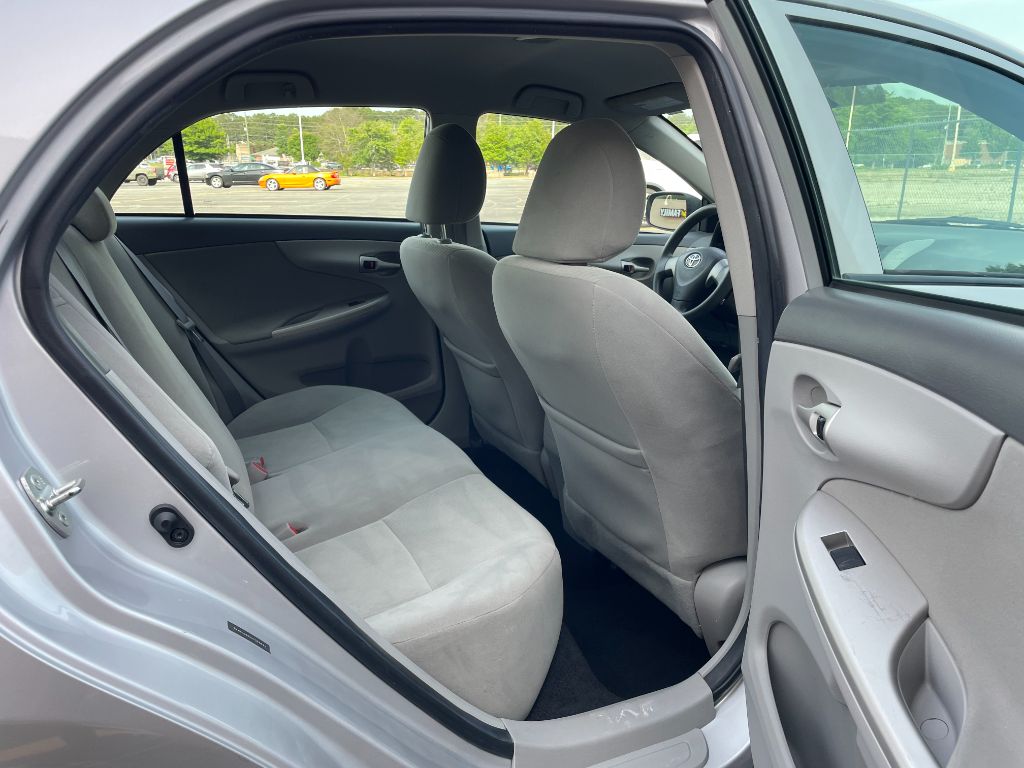 2010 Toyota Corolla photo