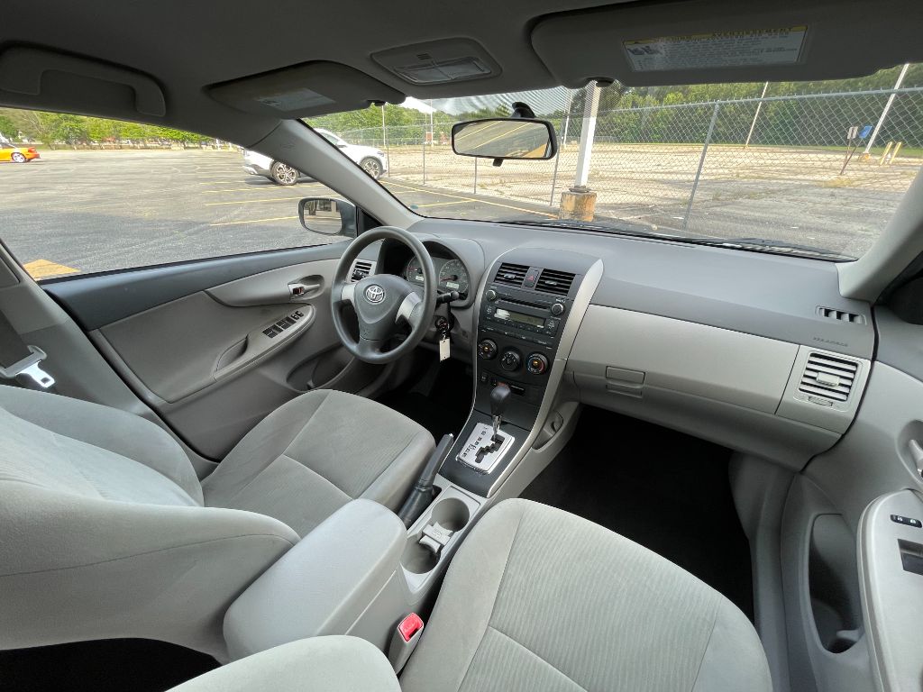 2010 Toyota Corolla photo