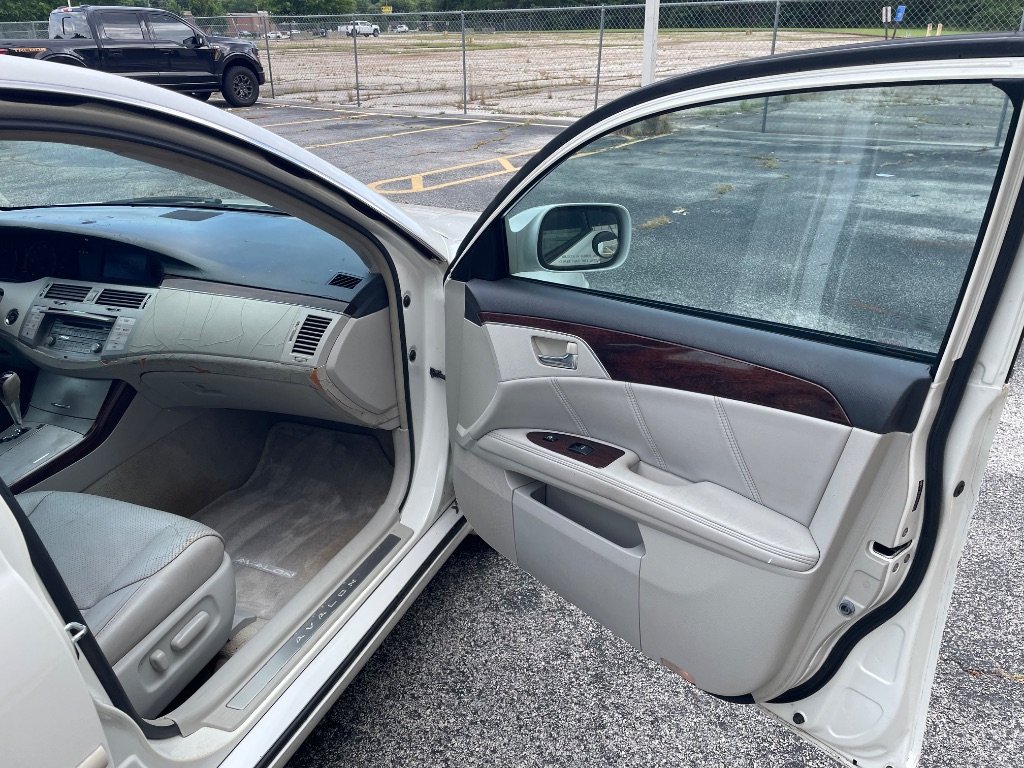 2008 Toyota Avalon - $4,999