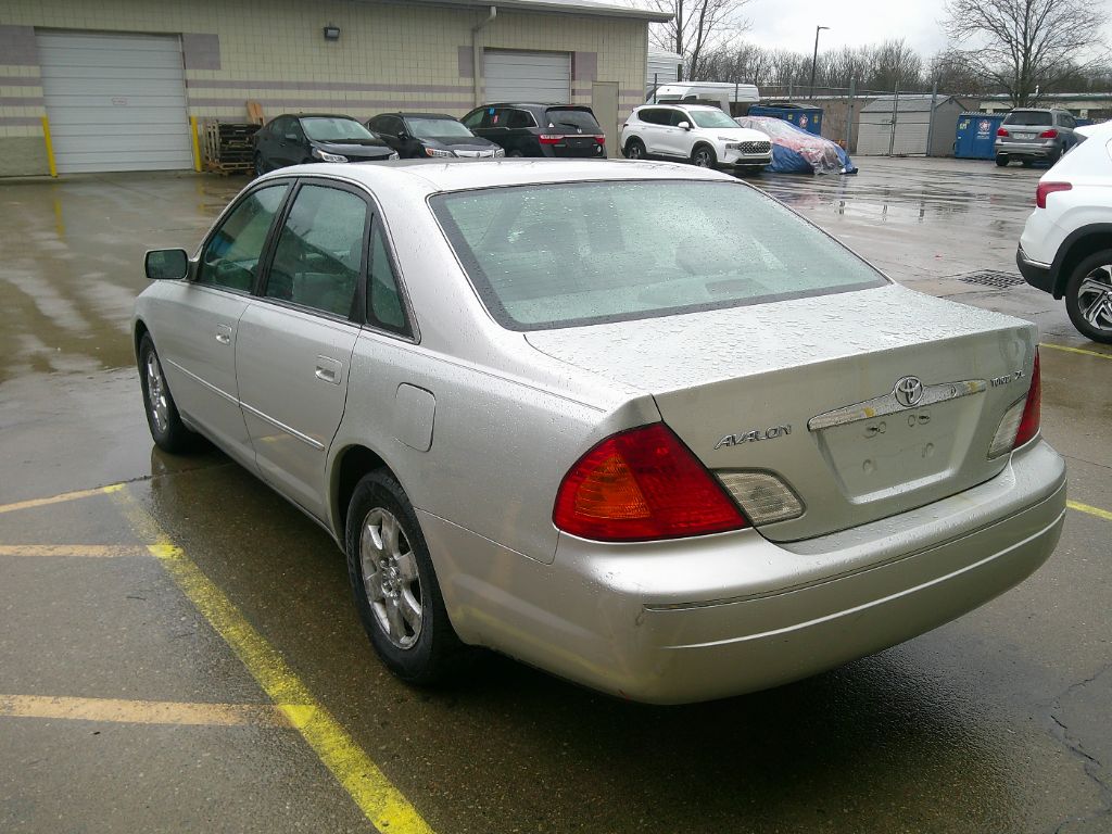 2001 Toyota Avalon XL photo