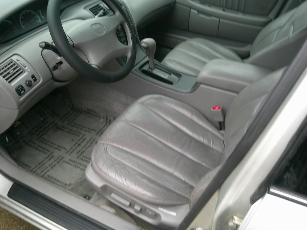 2001 Toyota Avalon XL photo