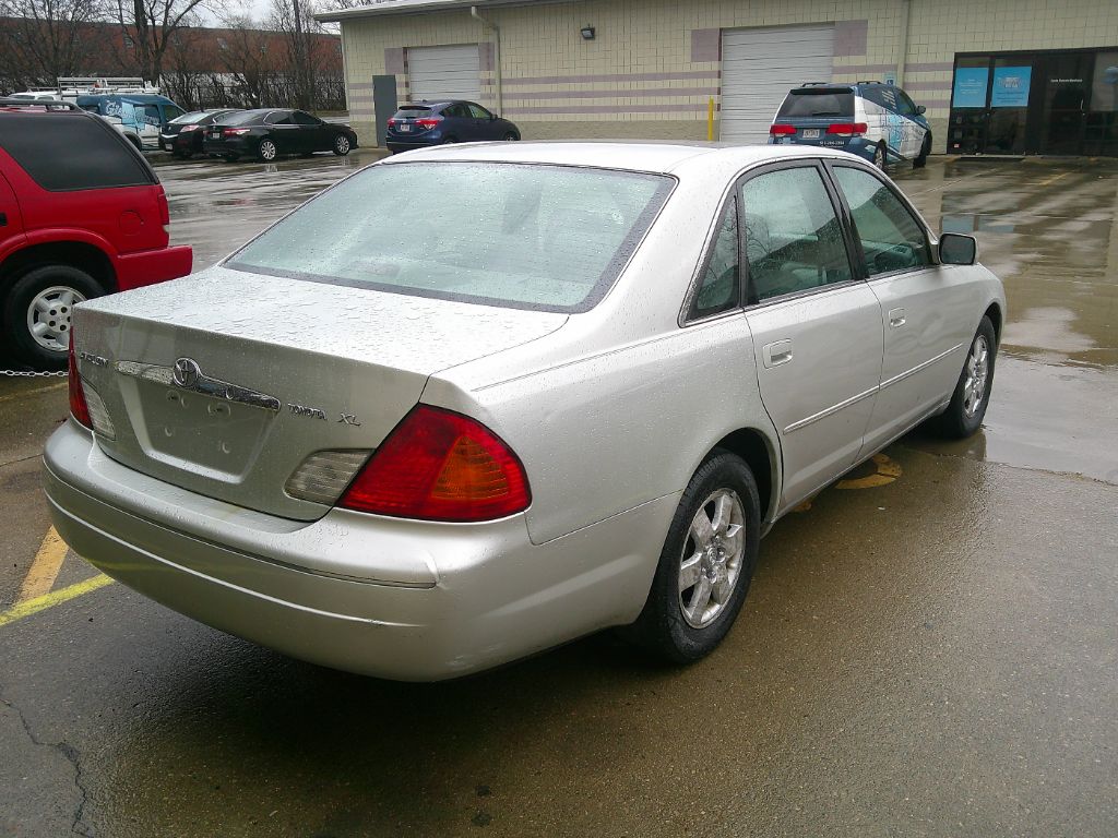 2001 Toyota Avalon XL photo