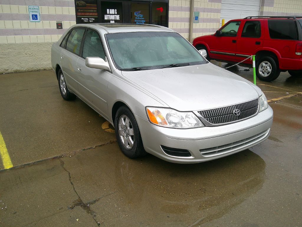 2001 Toyota Avalon XL photo